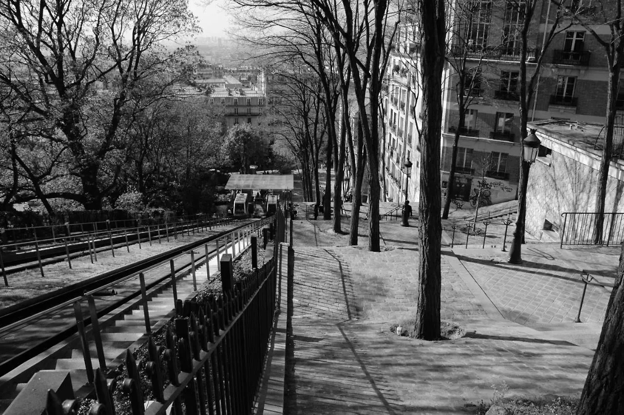 Hotel De Flore - Montmartre Paris