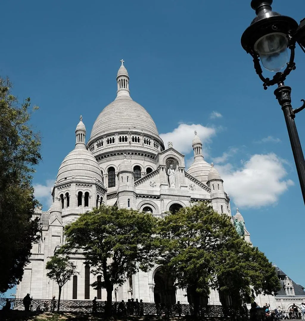 Hotel De Flore - Montmartre Paris